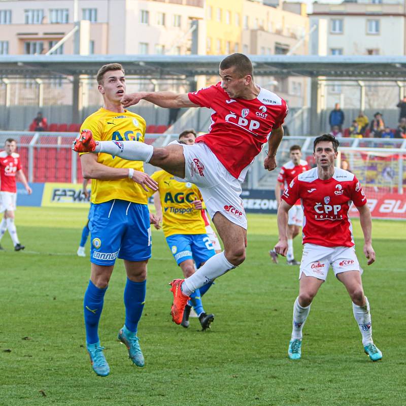 Lví podíl na výhře 3:1 nad Teplicemi měl chycenou penaltou jubilant Florin Nita.