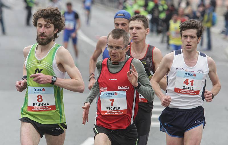 Pardubický vinařský půlmaratón a Mistrovství ČR mužů a žen v půlmaratonu 2019 v ulicích města Pardubic.