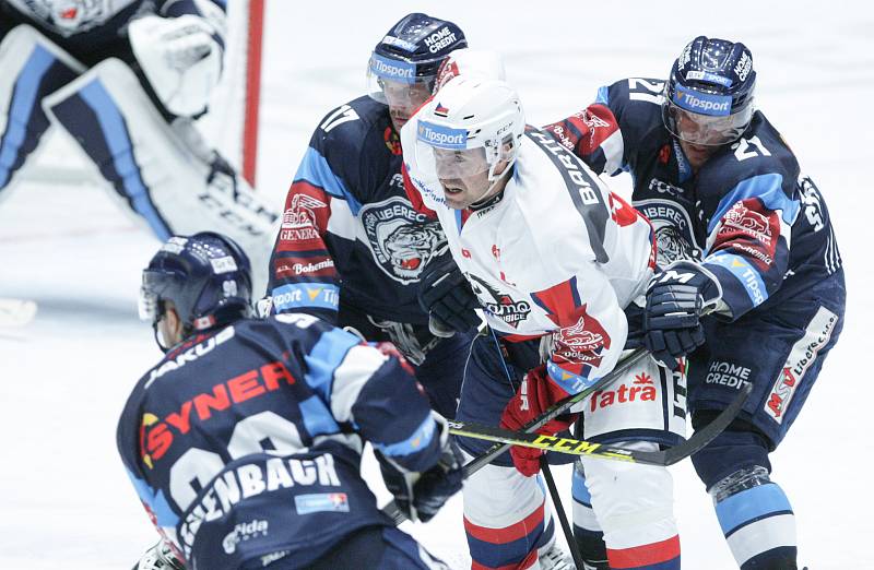 Duel Tipsport extraligy v ledním hokeji mezi HC Dynamo Pardubice a  HC Bílí Tygři Liberec.