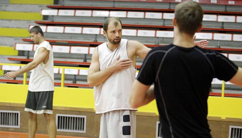 Basketbalisté BK JIP Pardubice zahájili přípravu na novou sezonu.