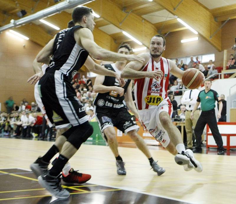 Pardubice –  Nymburk 67:84