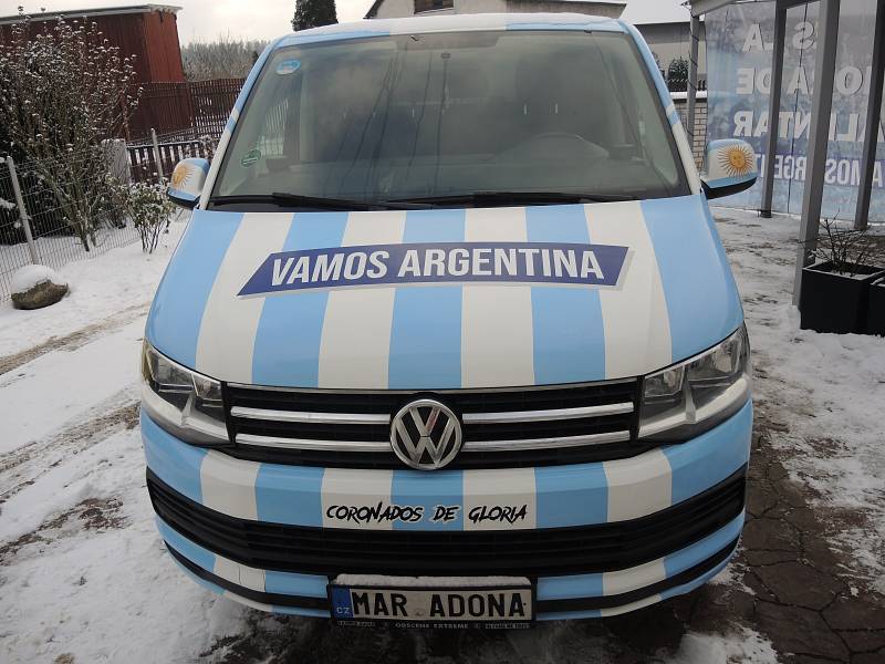 Miloslav Čurby Urbanec má na svém domě, pozemku i automobilu Argentinu...