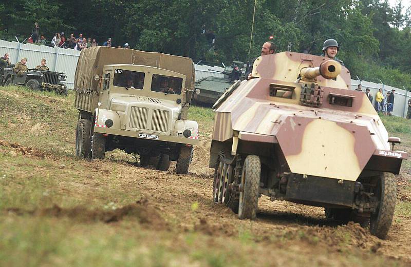 Ukázky bojů druhé světové války na Tankovém dni v Lešanech