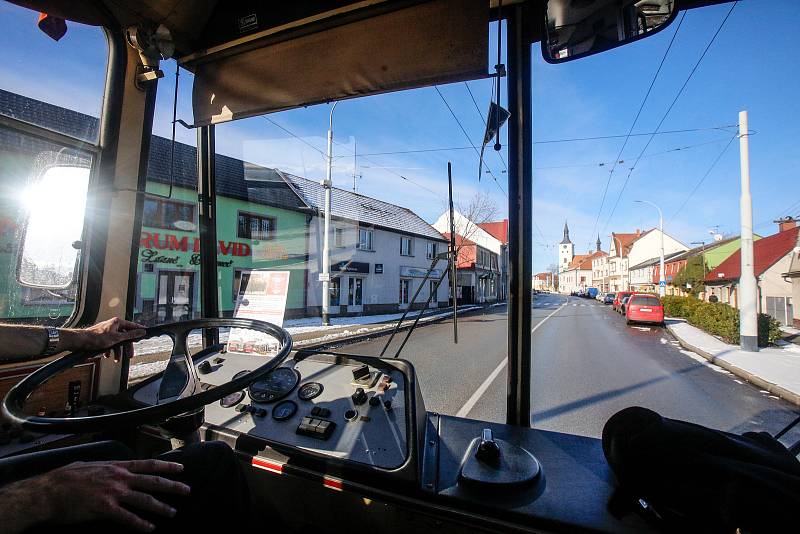 70. výročí zahájení provozu trolejbusů v Pardubicích. Na lince číslo 3 na trase z Hlavního nádraží do Lázní Bohdaneč byl na speciální lince nasazen historický trolejbus Škoda 14Tr.