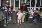 Vánoční jarmark pardubické Mateřské školy Odborářů měl úspěch jak u dětí, tak i u rodičů.