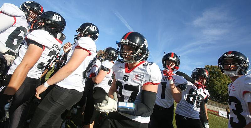 Ve finále druhé ligy se střetli Stallions Pardubice (v bílém) s Třincem Sharks.