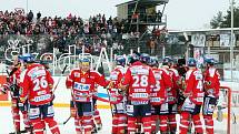 36. kolo hokejové Tipsport extraligy: Hokejisté HC Eaton Pardubice – HC Kometa Brno hráli pod širým nebem.