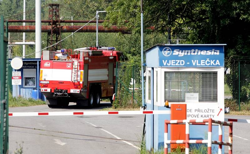 Záchranné složky najíždějí do areálu Synthesie.