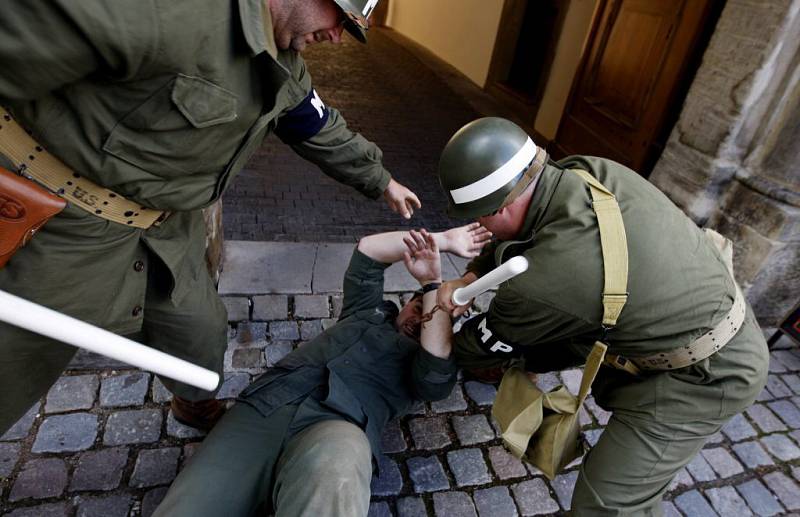 Empíci nejsou městská policie a dezerce se netrestá pokutou..