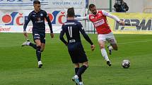 Fotbalové utkání Fortuna ligy mezi FK Pardubice (v červenobílém) a 1.FC Slovácko ( v modrém) na Městském stadionu Ďolíček v Praze.