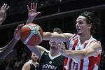 Basketbalové utkání Basketball Champions Legue mezi BK JIP Pardubice (v bíločerveném) a BC Nižnij Novgorod (v černém) v pardubické ČSOB Pojišťovna Areně.