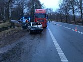 Střet nákladního a osobního auta v Bohdanči si vyžádal jedno lehké zranění.