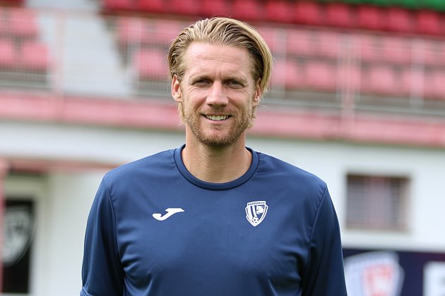 Radoslav Kováč jako nový trenér FK Pardubic vedl první trénink.