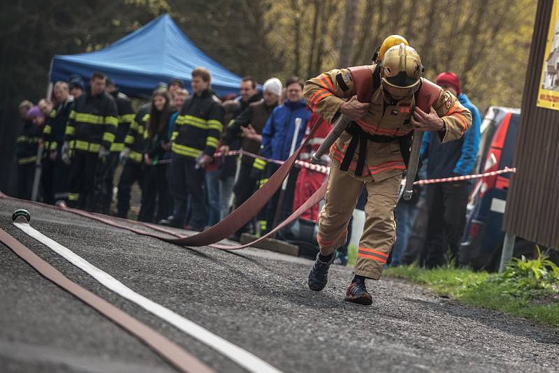 Jen nejtvrdší hasič přežije. Rozhledna Andrlův chlum viděla i letos extrémní sportovní výkony.