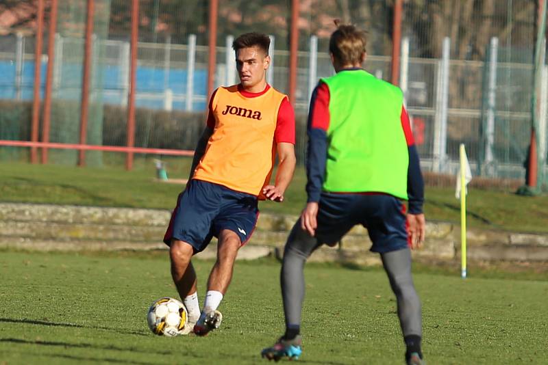 Pardubičtí fotbalisté sehráli mezi sebou modelový zápas, jelikož jim bylo zrušené utkání proti Plzni.