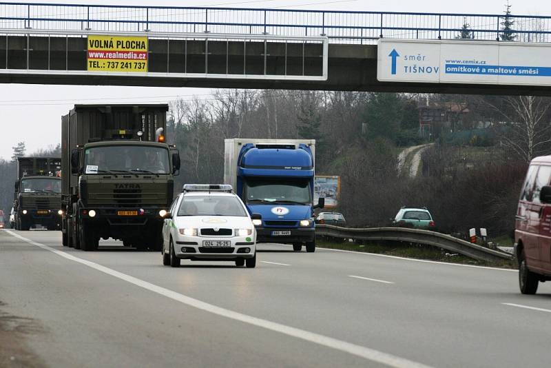 Zásobovací kolona pro základnu Šajkovac v Kosovu se vydala na cestu z Pardubic