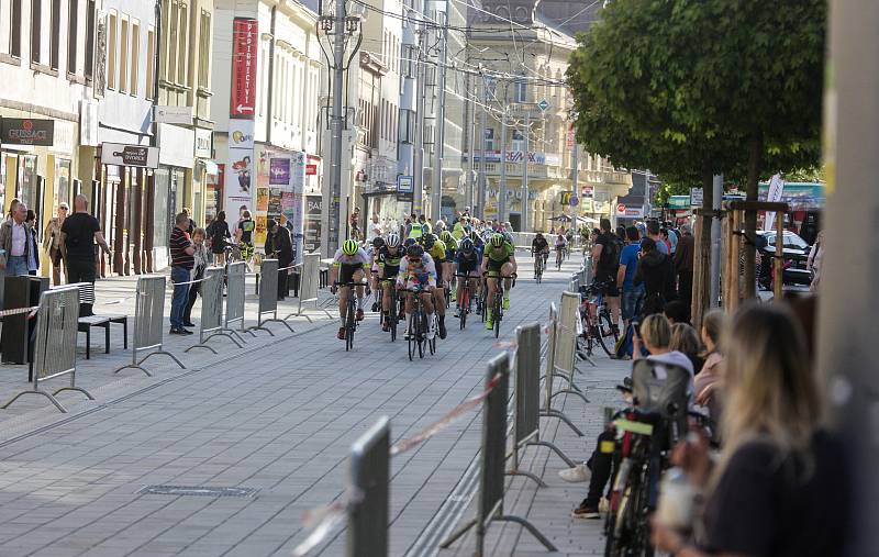 Cyklistické večerní kritérium ulicemi města Pardubic 42. ročník Memoriálu Josefa Křivky