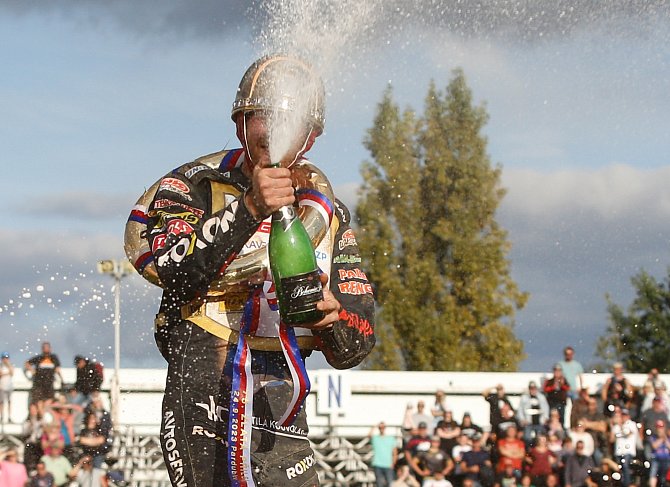 Vítězem 75. Zlaté přilby města Pardubic se Svítkovské plochodrážním stadioně stal finský jezdec Timo Lahti.
