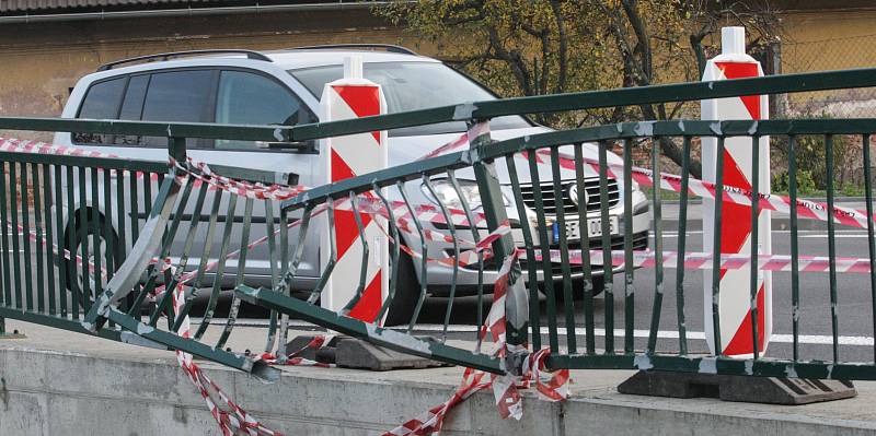 Silniční ostrůvek ve Svítkově. Policie na něm našla řadu chyb. Od špatného projektu, přes nedostatečné osvětlení až po špatné dopravní značky.