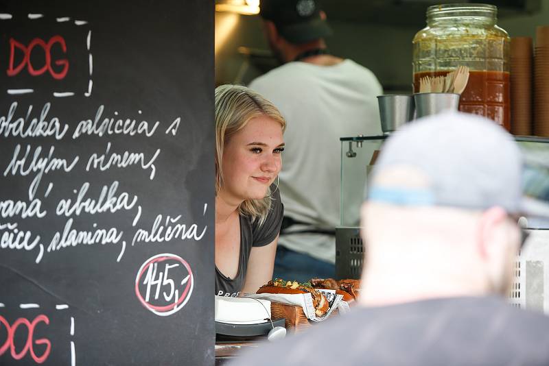 Čistě foodtruckový festival po roce zamířil do centra Pardubic.