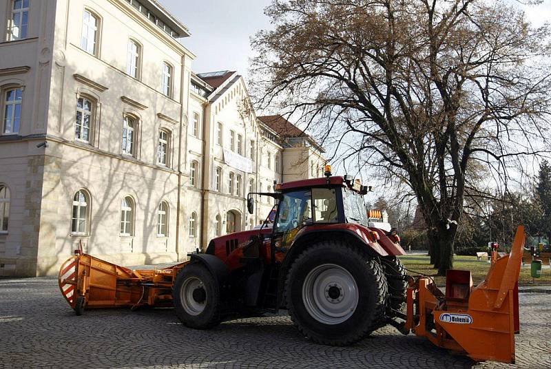 DESETILETÉ jubileum trvání Pardubického kraje nabídlo veřejnosti prohlídku sídla této instituce v zrekonstruované Reálce. 