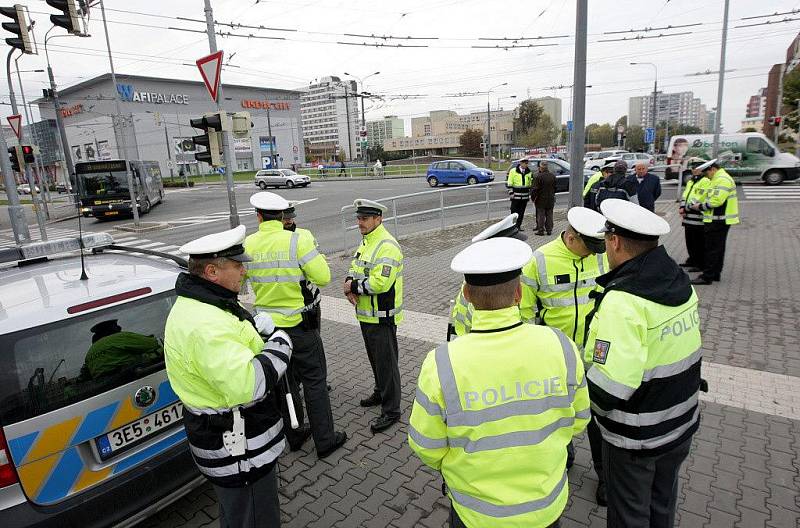 Celorepublikové finále soutěže dopravních policistů v Pardubicích. O titul nejlepší dopravák se utkalo 28 policistů.