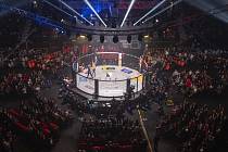 Oktagon Prime 4, galavečer smíšeného bojového umění MMA, 6. listopadu 2021 v Pardubicích. Václav Holota oslavuje vyhraný zápas.