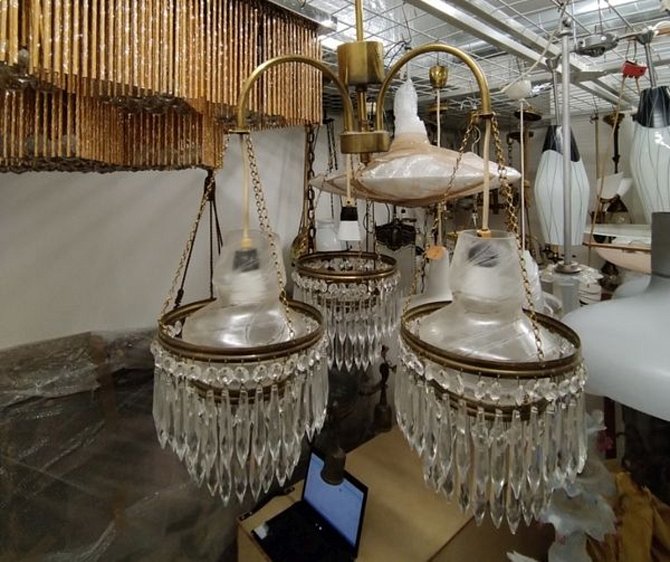 Východočeské muzeum získalo do svých sbírek lustr ze Železného Brodu.