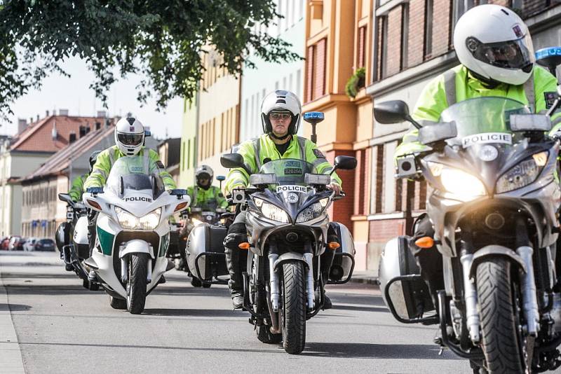 Jedenáct policejních motocyklů ze čtyř krajů bylo o víkendu v akci na silnicích v Pardubickém kraji. 