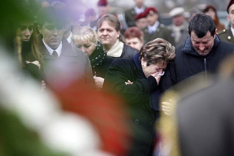 Pohřeb tragicky zesnulého výsadkáře Lukáše Syručka v Rohovládově Bělé