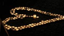 V sobotu 18. prosince proběhla vzpomínková akce v centru města. Na třídě Míru lidé zapalovali svíčky a vytvořili vzpomínkové srdce.