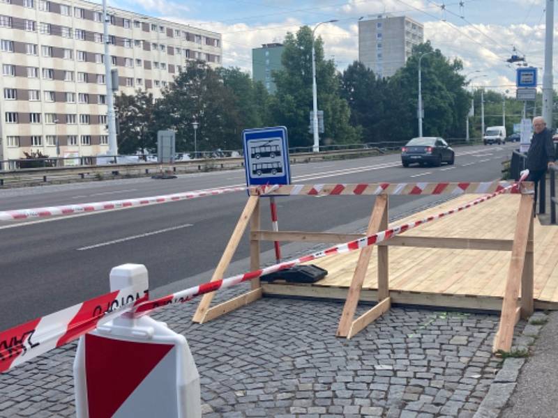 Po nedávném zahájení stavby terminálu B u nádraží začala také výstavba terminálu u Univerzity Pardubice