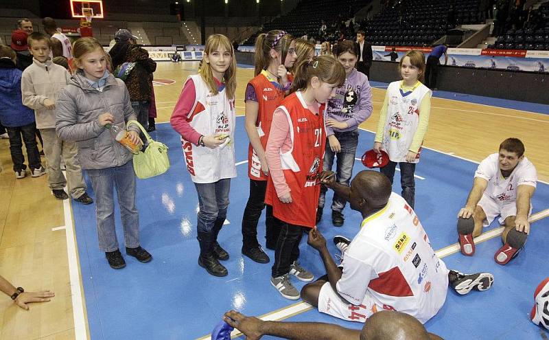 Z basketbalového zápasu mezi Pardubicemi a Děčínem