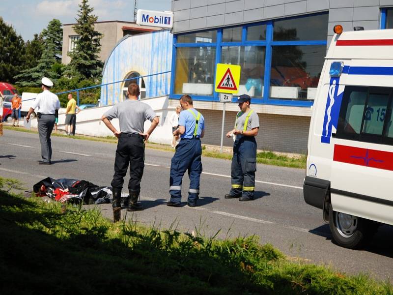 Mladý motorkář zemřel na místě, jeho spolujezdkyně o pár desítek minut později v nemocnici