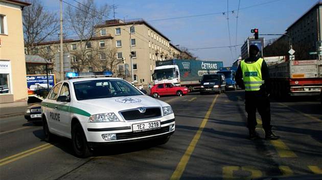 Nehoda na křižovatce ulic Hlaváčova a Palackého