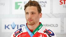 Hokejový klub HC Dynamo Pardubice představil novou posilu - útočníka Adama Musila.