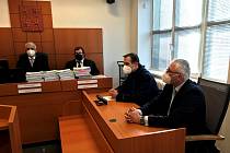 Exposlance Severu (vpravo) souzeného za podivné směnky za 11 milionů soud zprostil viny.