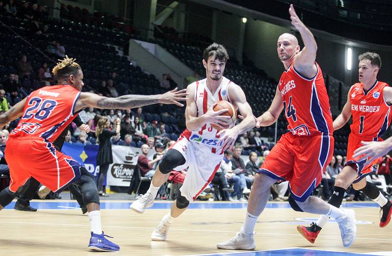 Basketbalové utkání FIBA Europe Cupu: BK JIP Pardubice a New Heroes Den Bosch.