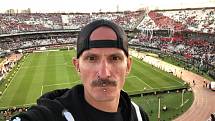 Sám mezi fanoušky River Plate. Miloslav Urbanec zavítal omylem na místo největších ultras.