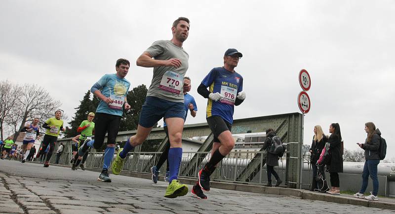 Pardubický vinařský půlmaratón a Mistrovství ČR mužů a žen v půlmaratonu 2019 v ulicích města Pardubic.