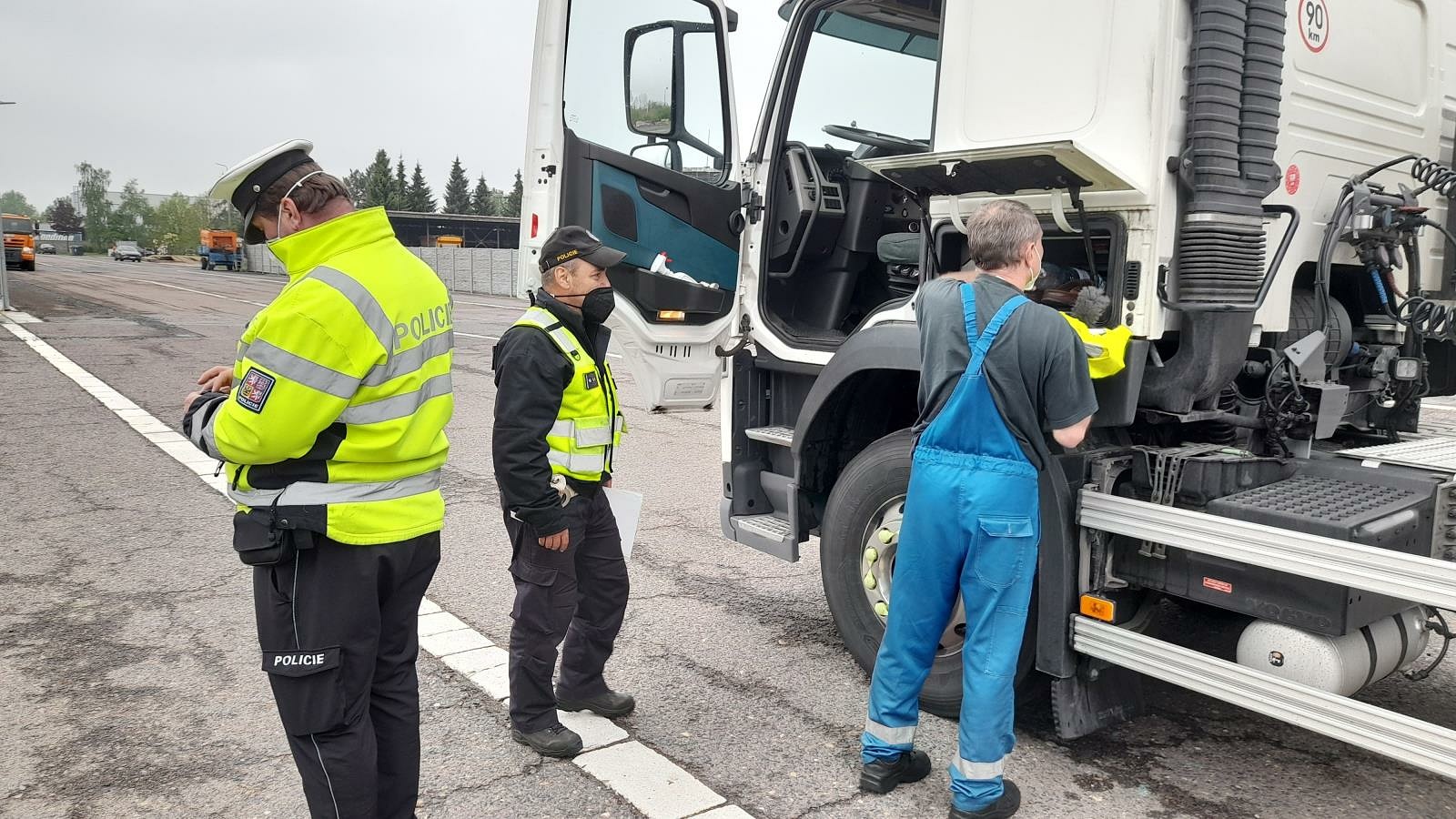 Policejní kamion tým úřadoval v Doubravicích - Pardubický deník