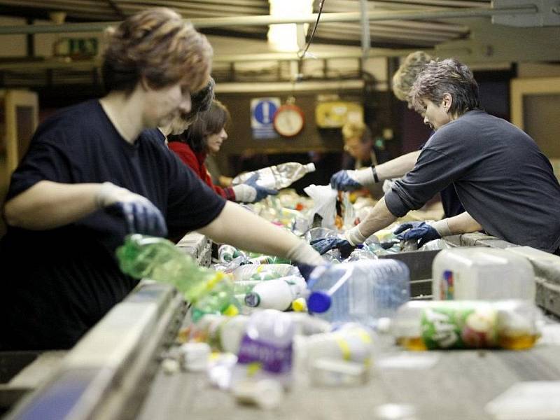 Společnost Transform v Lázních Bohdanči se zabývá zpracováním - recyklací plastových odpadů z komunálních i průmyslových zdrojů.