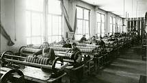 Dělnice montující ústředny pro Rotary panel, 1932 Foto: Východočeské muzeum v Pardubicích