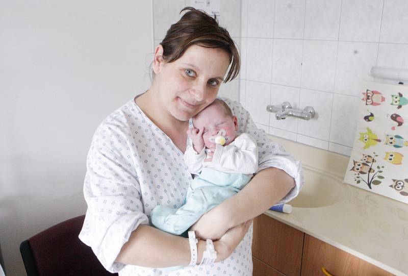 MICHAEL HUBÁLEK se narodil 6. března v 11 hodin a 19 minut. Měřil 50 centimetrů a vážil 3600 gramů. Maminku Petru podpořil u porodu tatínek David. Doma v Bohumilči na nového sourozence čeká osmiletá Nikola.