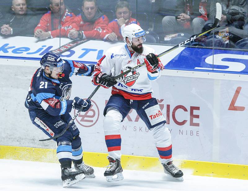 Duel Tipsport extraligy v ledním hokeji mezi HC Dynamo Pardubice a  HC Bílí Tygři Liberec.