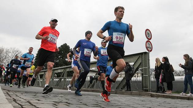 Pardubický vinařský půlmaratón a Mistrovství ČR mužů a žen v půlmaratonu 2019 v ulicích města Pardubic.