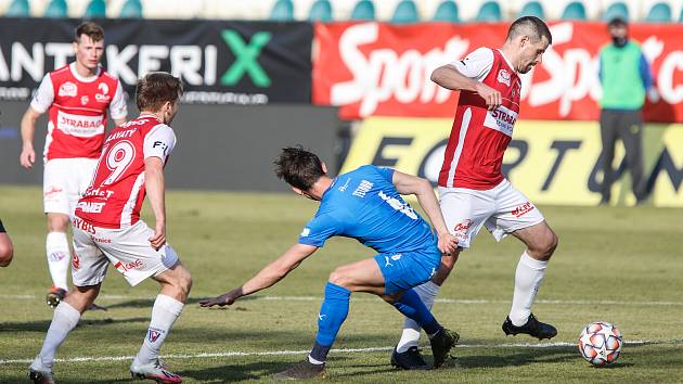 Fotbalisté Pardubic ve 20. kole FORTUNA:LIGY přehráli Ostravu 3:2. 