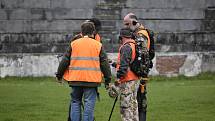 Letní stadion v Pardubicích ještě před zahájením rekonstrukce obsadili archeologové. Nalezené předměty vyprávějí příběhy spojené s koncem druhé světové války v Pardubicích.