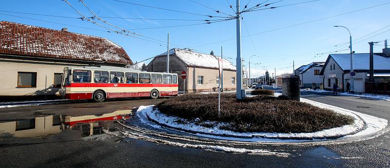 70. výročí zahájení provozu trolejbusů v Pardubicích. Na lince číslo 3 na trase z Hlavního nádraží do Lázní Bohdaneč byl na speciální lince nasazen historický trolejbus Škoda 14Tr.