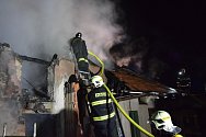 Noční požár udírny v Bukovce.